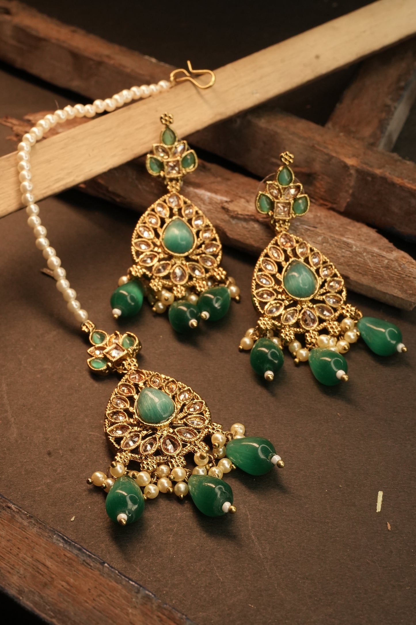 Eira Kundan Set